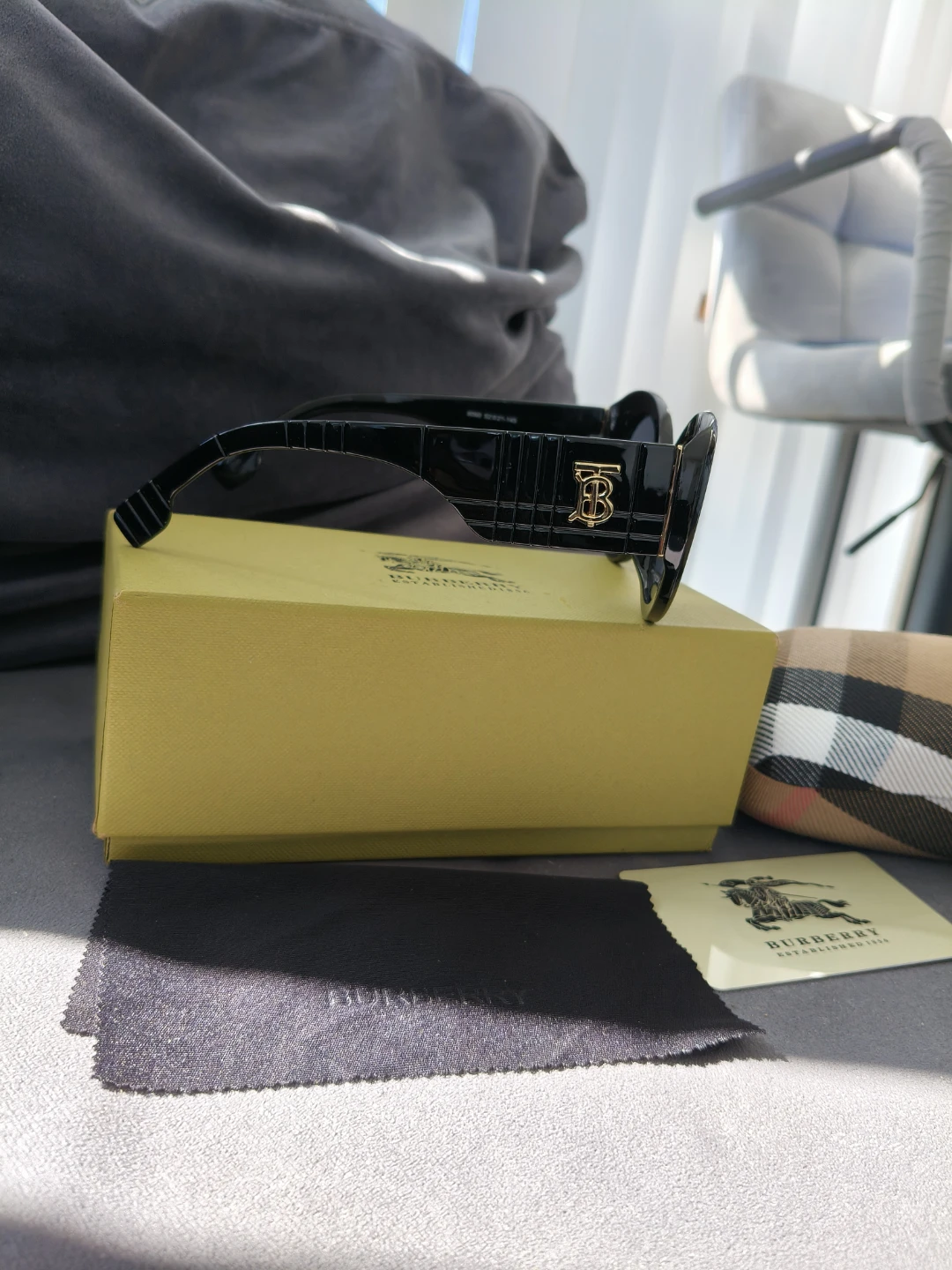 Burberry Black Oval Sunglasses - photo 4