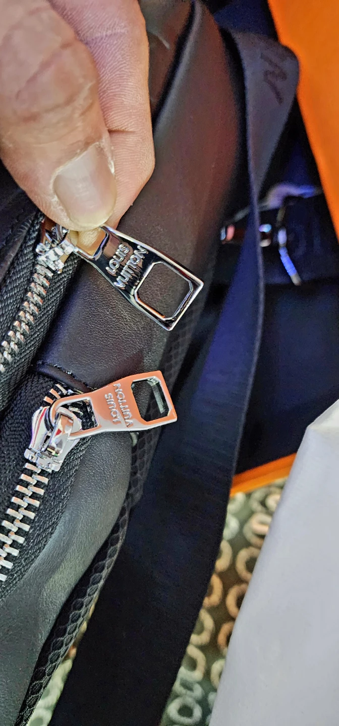 Louis Vuitton Sling Bag - photo 4