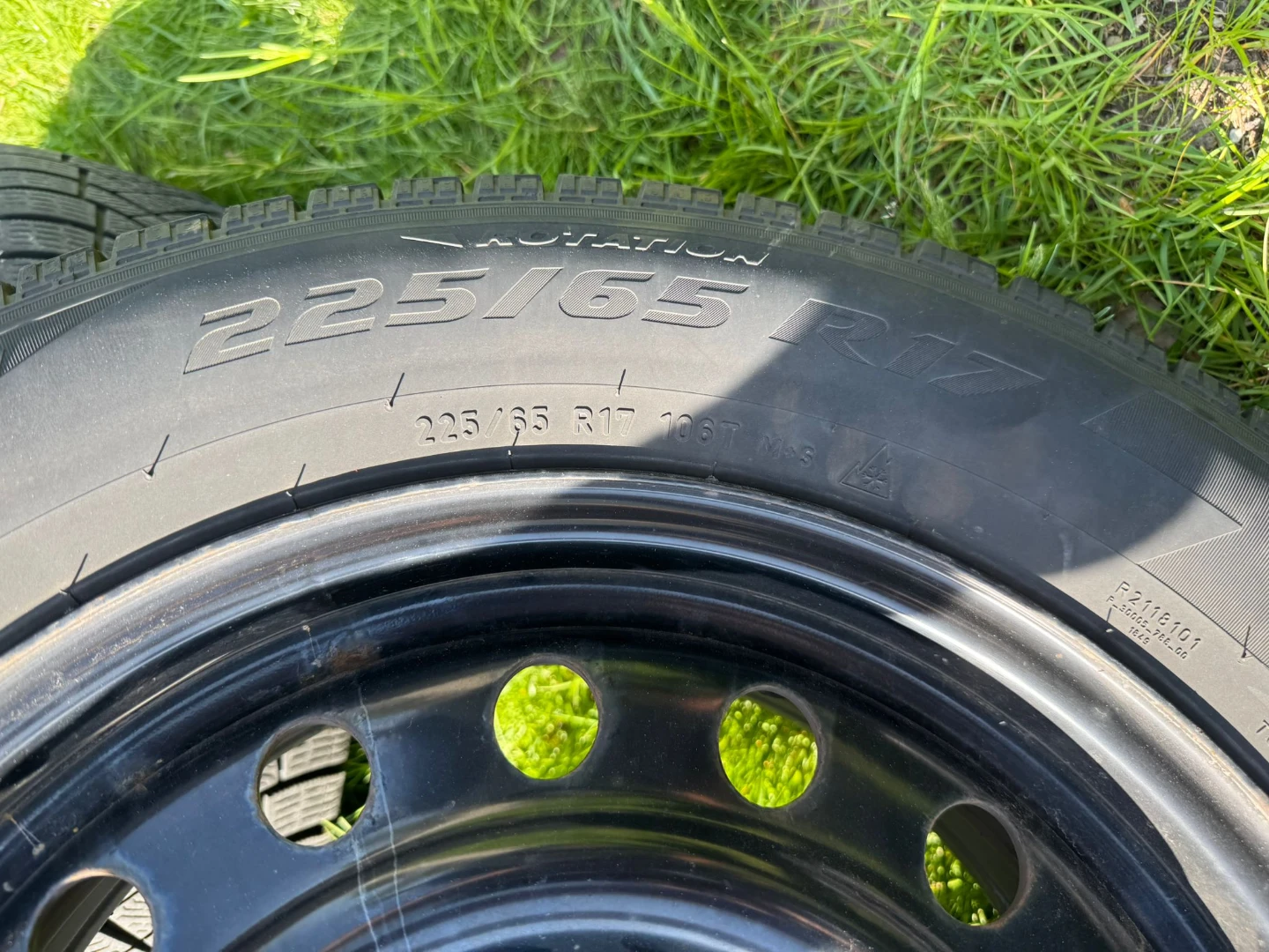 Set of 4 Pirelli Ice Zero FR Winter Tires - 225/65R17