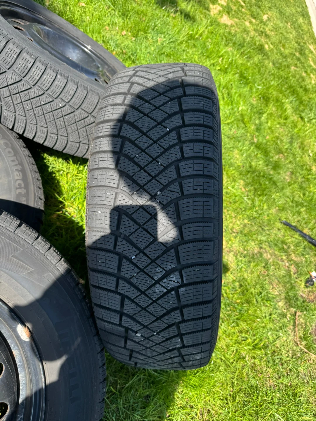Set of 4 Pirelli Ice Zero FR Winter Tires - 225/65R17 - photo 4
