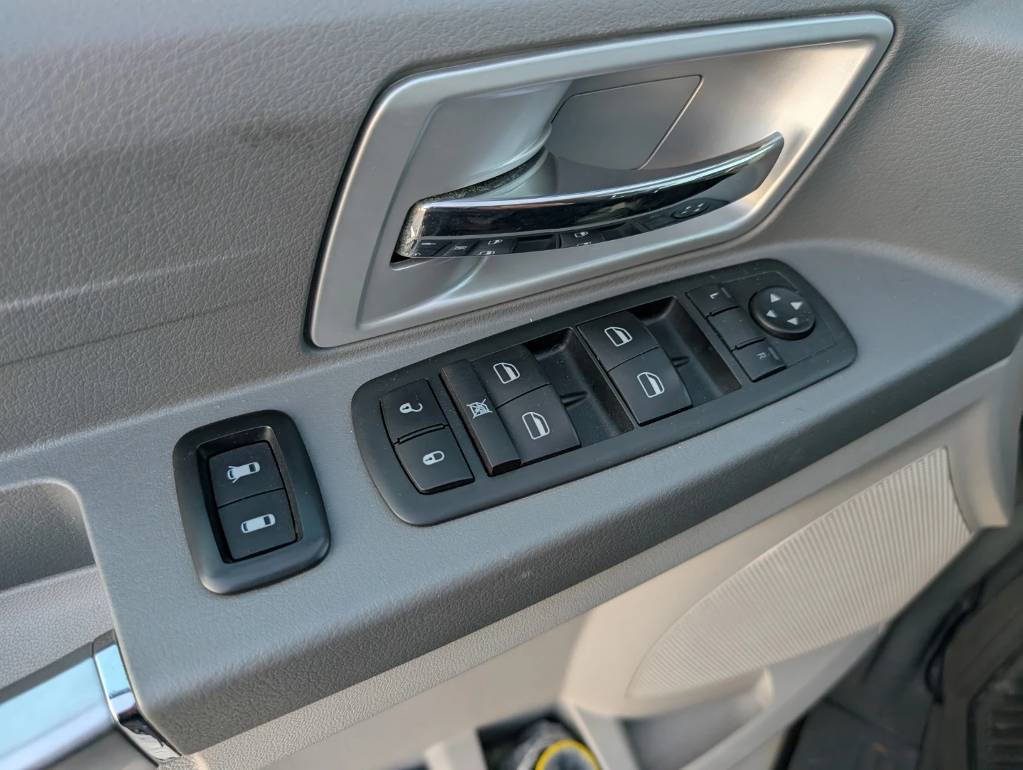 White Chrysler Town & Country Van - photo 5