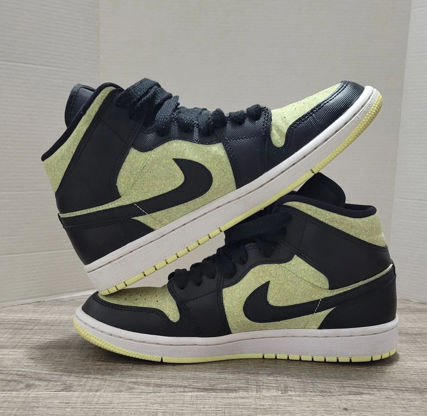 Air Jordan 1 Mid SE 'Light Lemon Twist' Shoes - photo 2