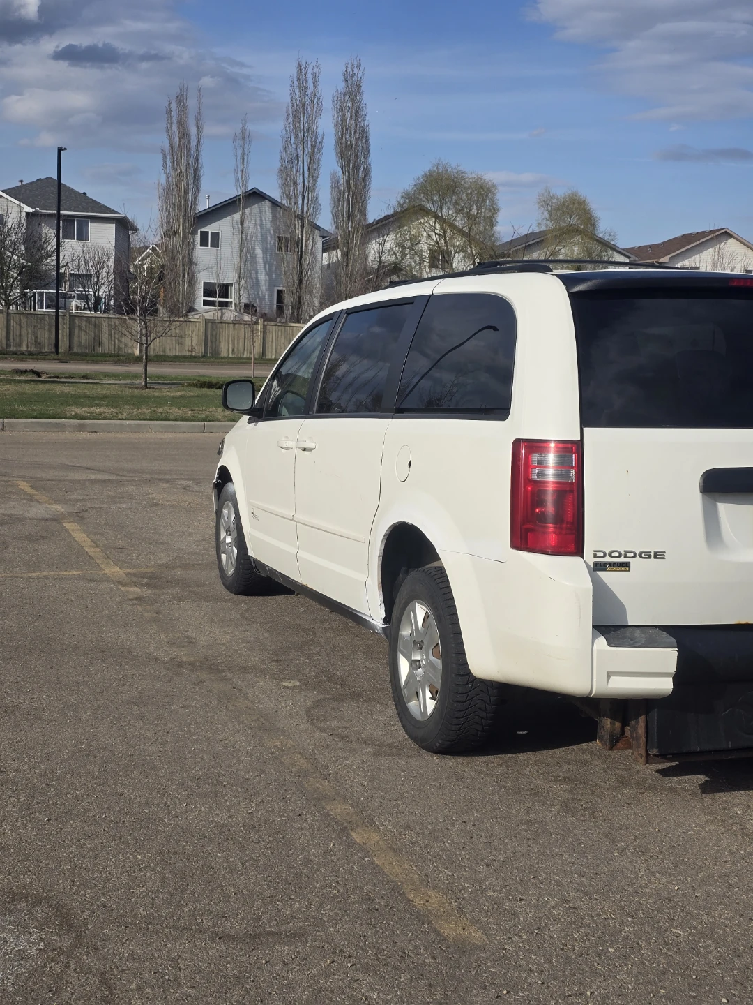 White Dodge Grand Caravan - photo 2