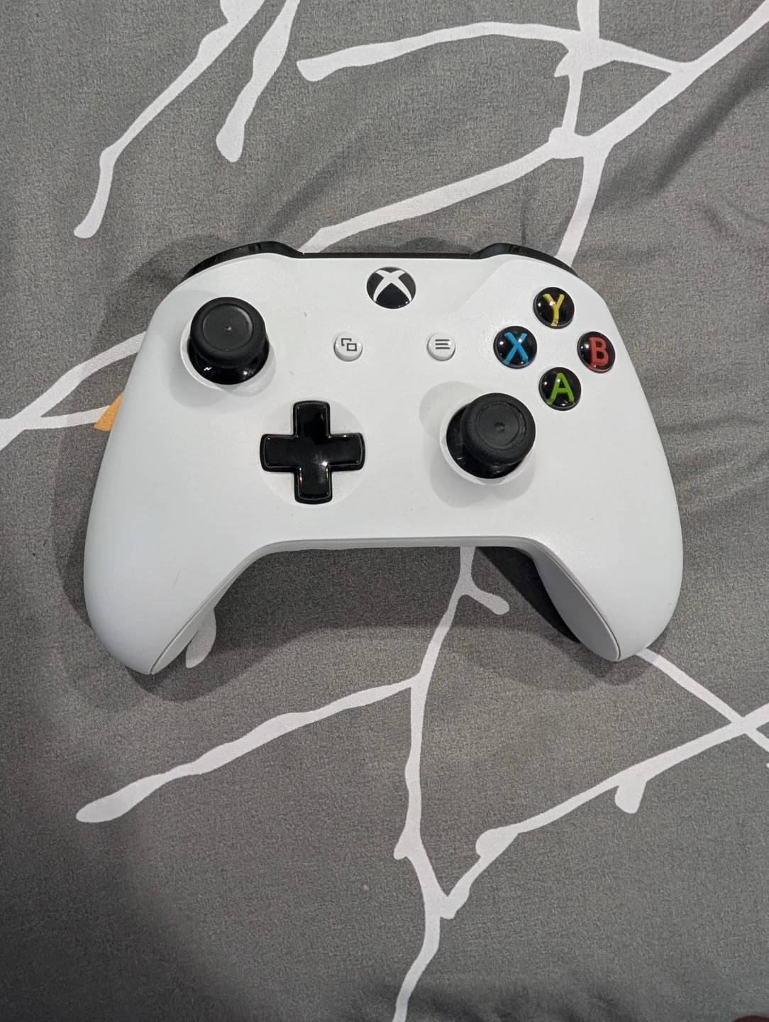 White Xbox One S Console with Controller - photo 4