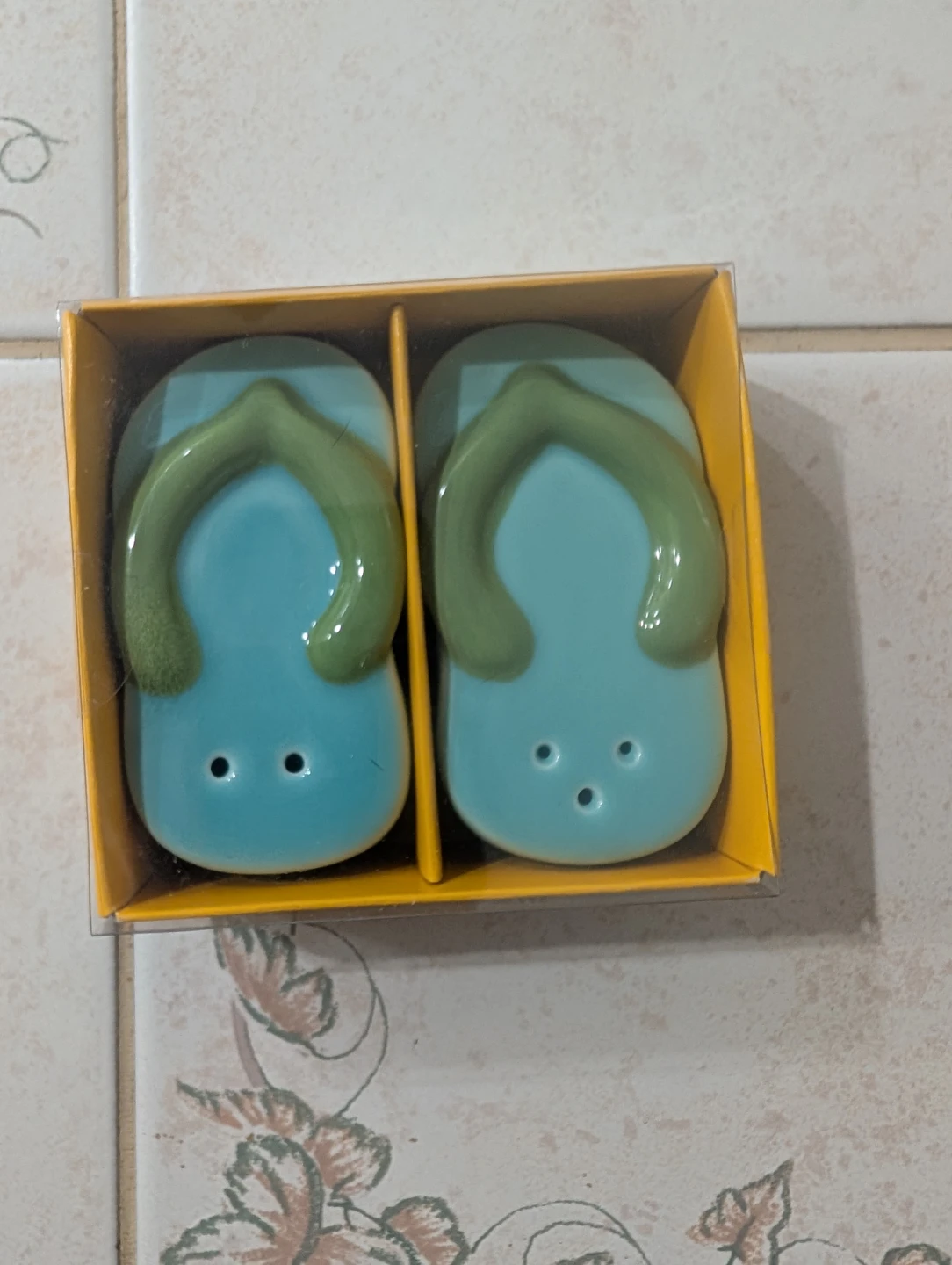 Summer salt & pepper shaker set