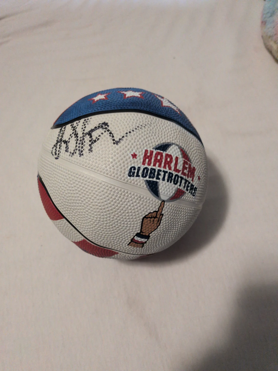 Harlem Globetrotters Basketball ( mini, signed)