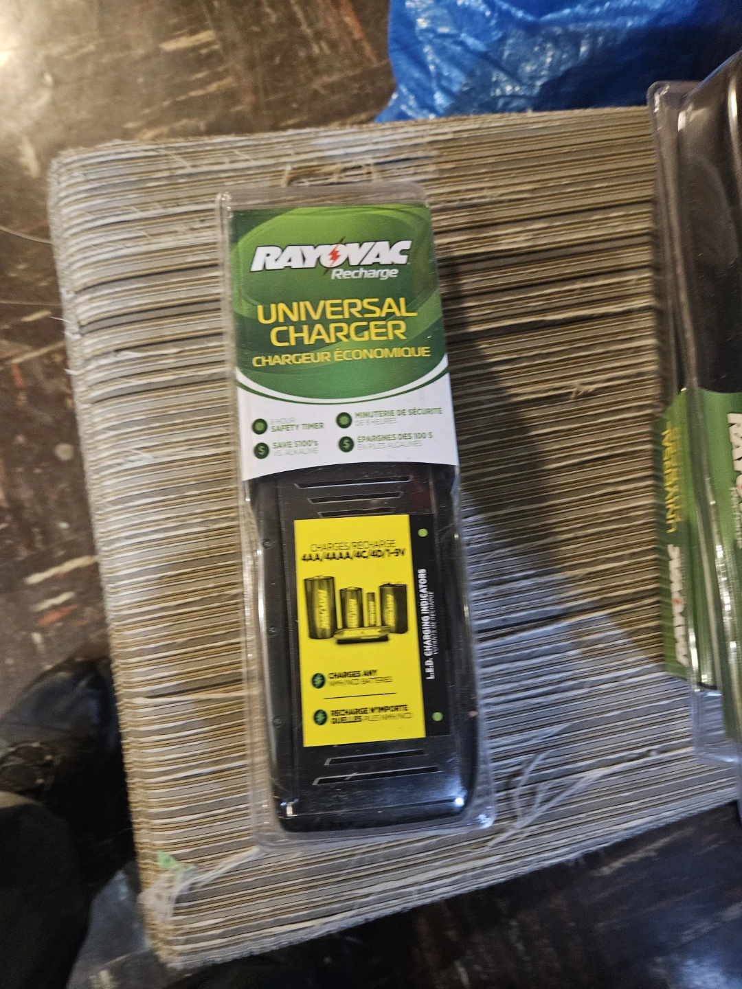 Rayovac Recharge Universal Battery Charger - photo 2