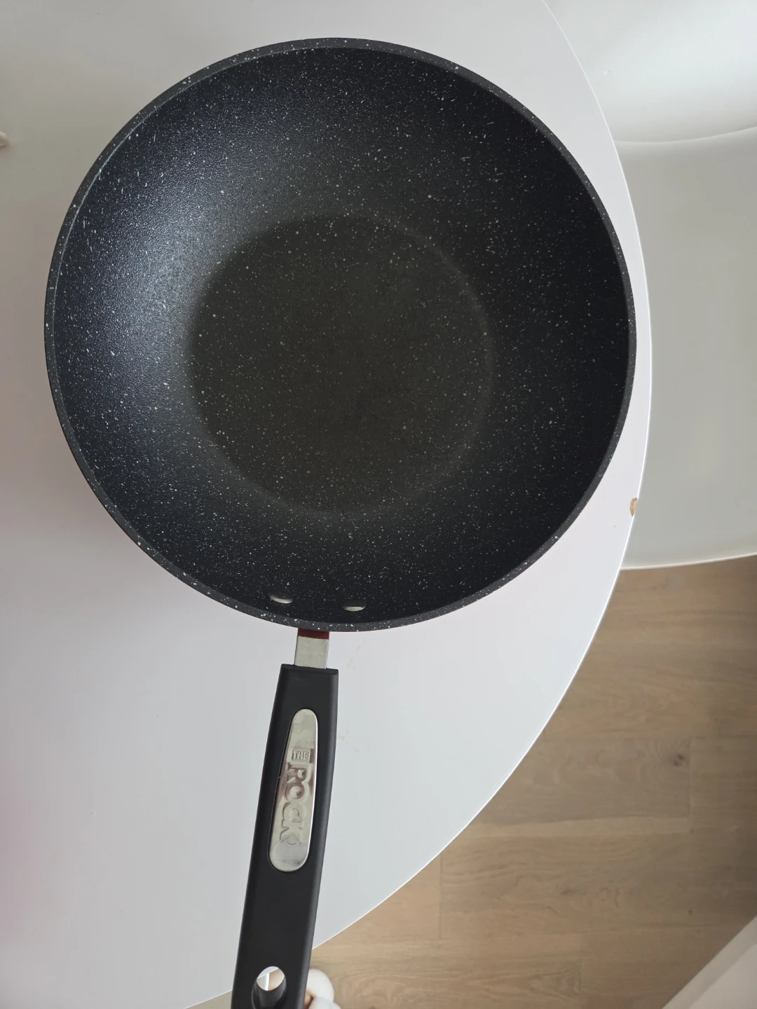 Set of 2 Red Pots with Lids and 1 Frying Pan - photo 2