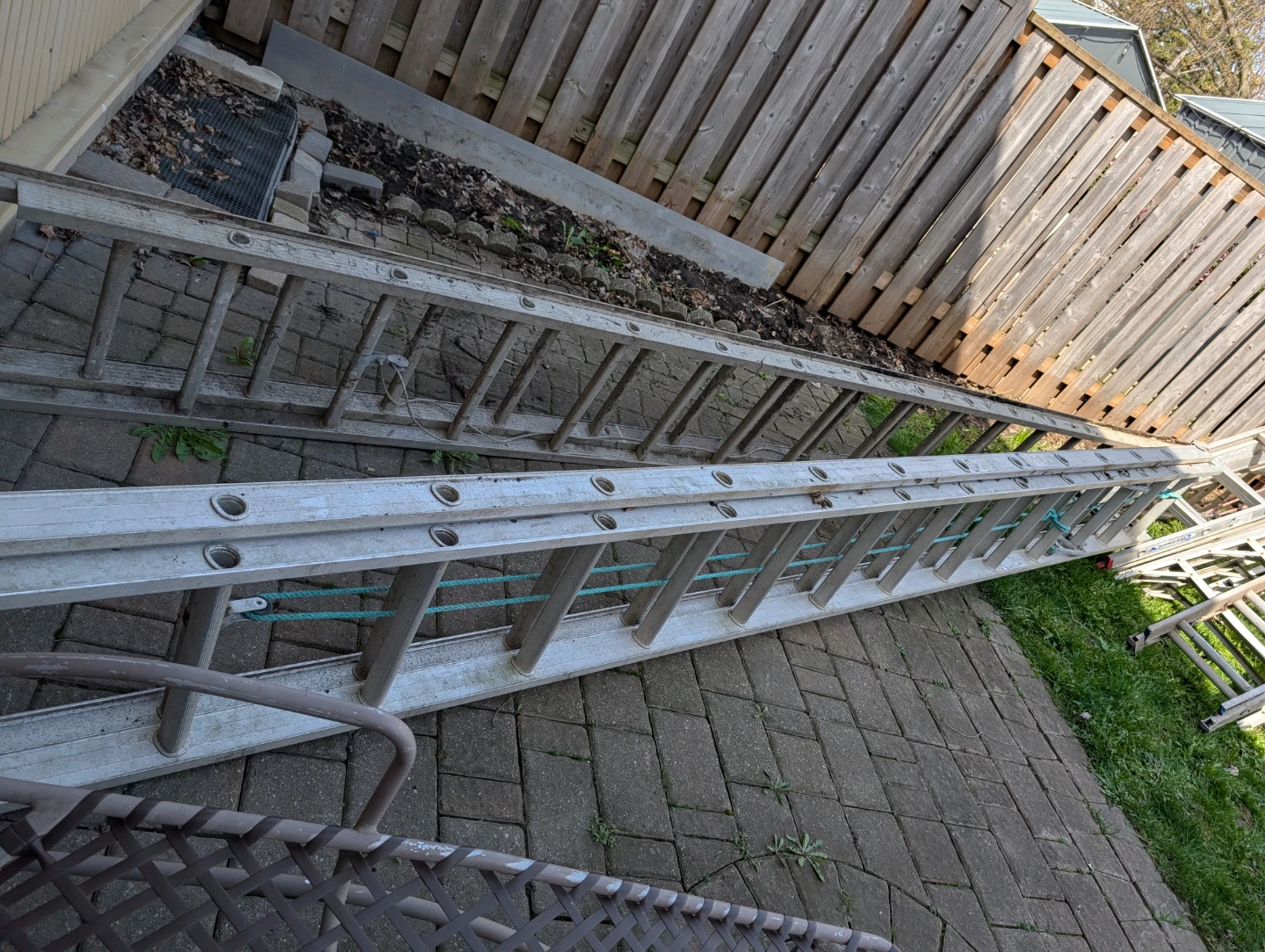 8 Ladders for$150. Featherlight Werner Aluminum Extension Ladder - photo 2