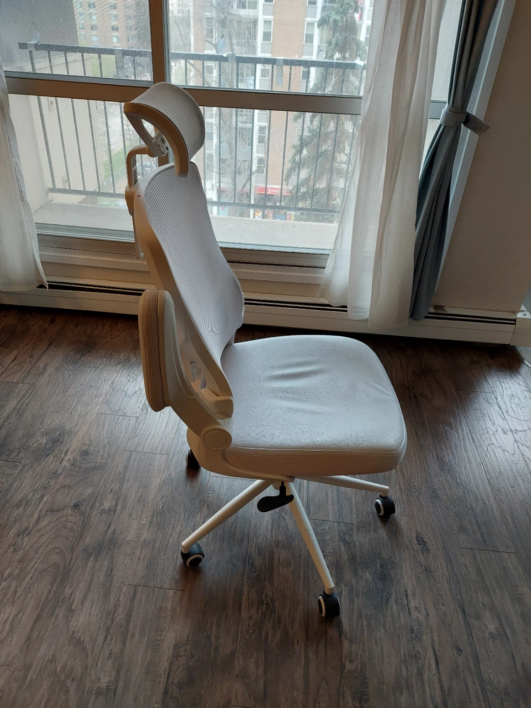 White Mesh Ergonomic Office Chair with Headrest