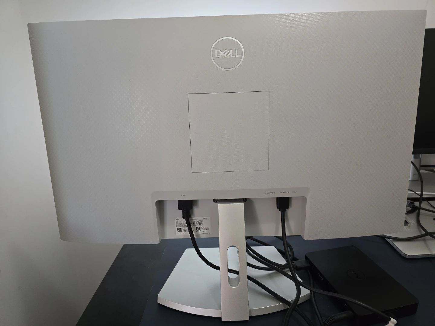 27 inch Dell Monitor - Full HD 1080 - Like New - Moving sale - photo 2