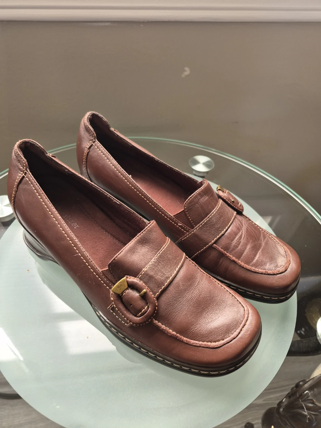 Sz 8-8.5 /Fall Brown Leather Loafers with Buckle Accent
