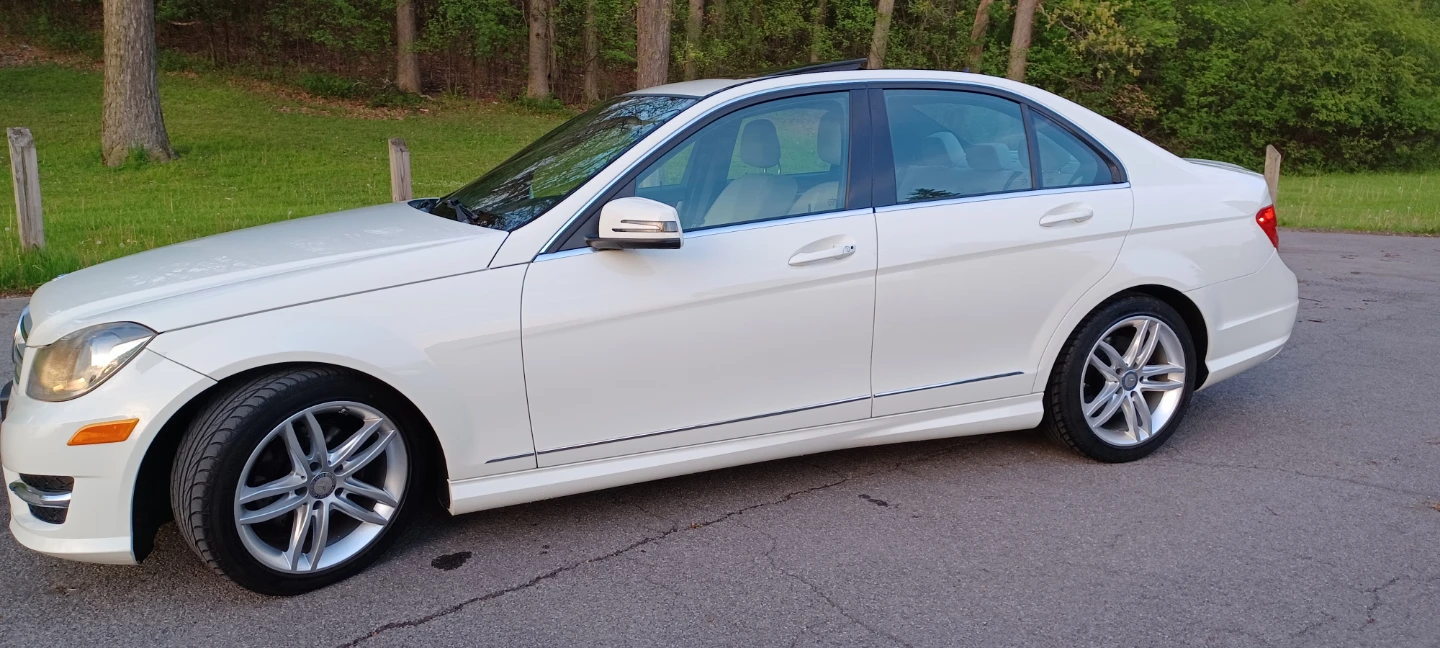2012 Mercedes-Benz C300 4MATIC Sedan - photo 2
