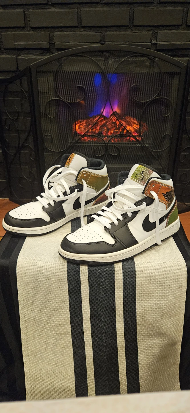 Nike Air Jordan 1 Mid SE GS - photo 2