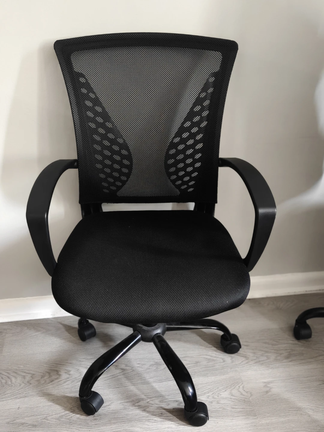 Black Mesh Office Chair - photo 2