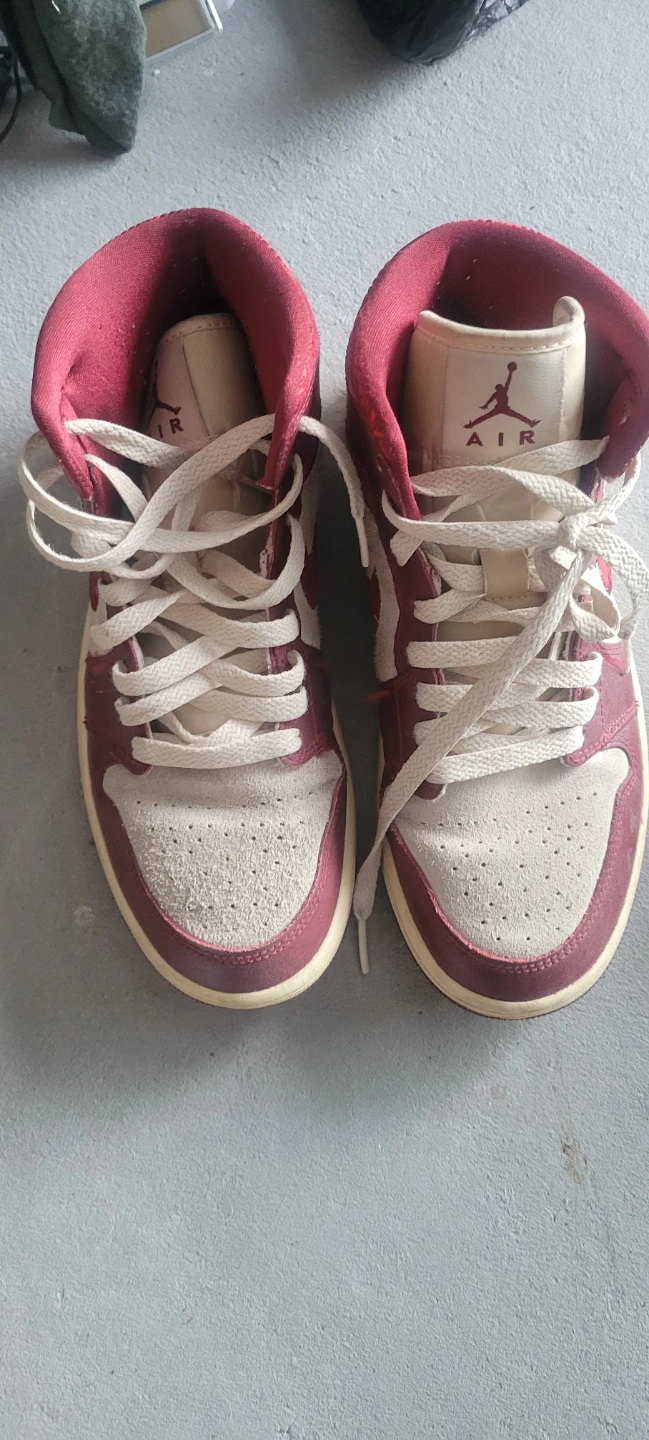 Air Jordan 1 Mid Sneakers
