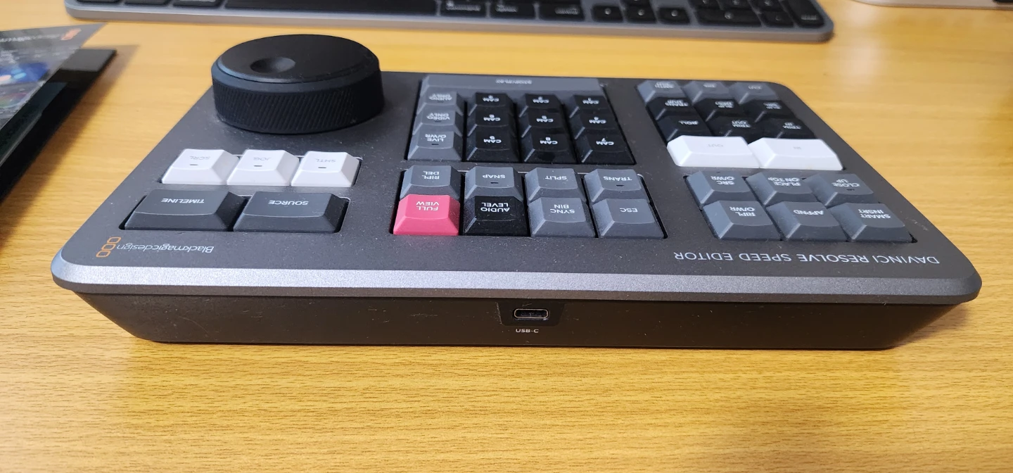 Blackmagic Design DaVinci Resolve Speed Editor - photo 2