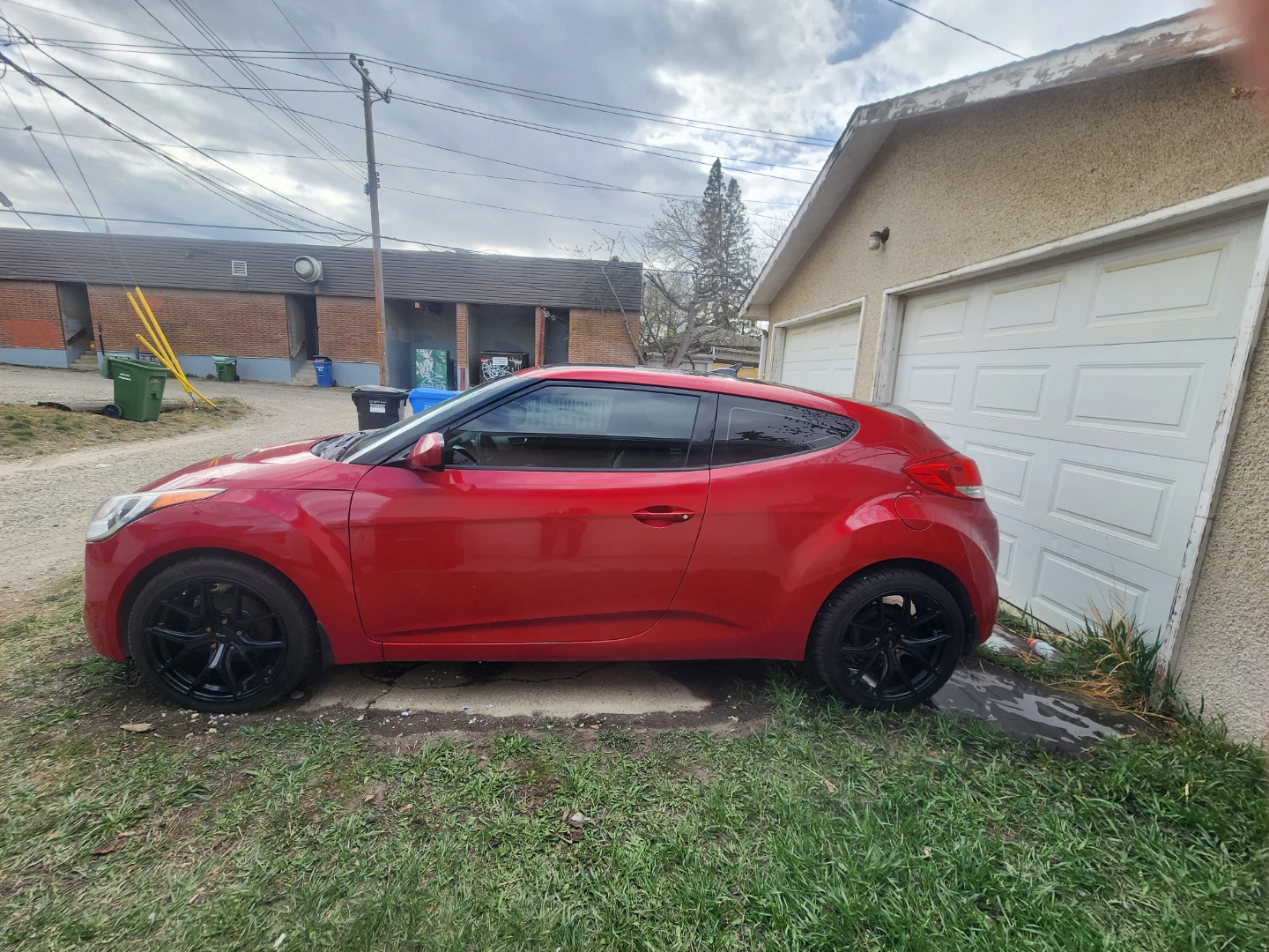 2013 Red Hyundai Veloster - photo 4