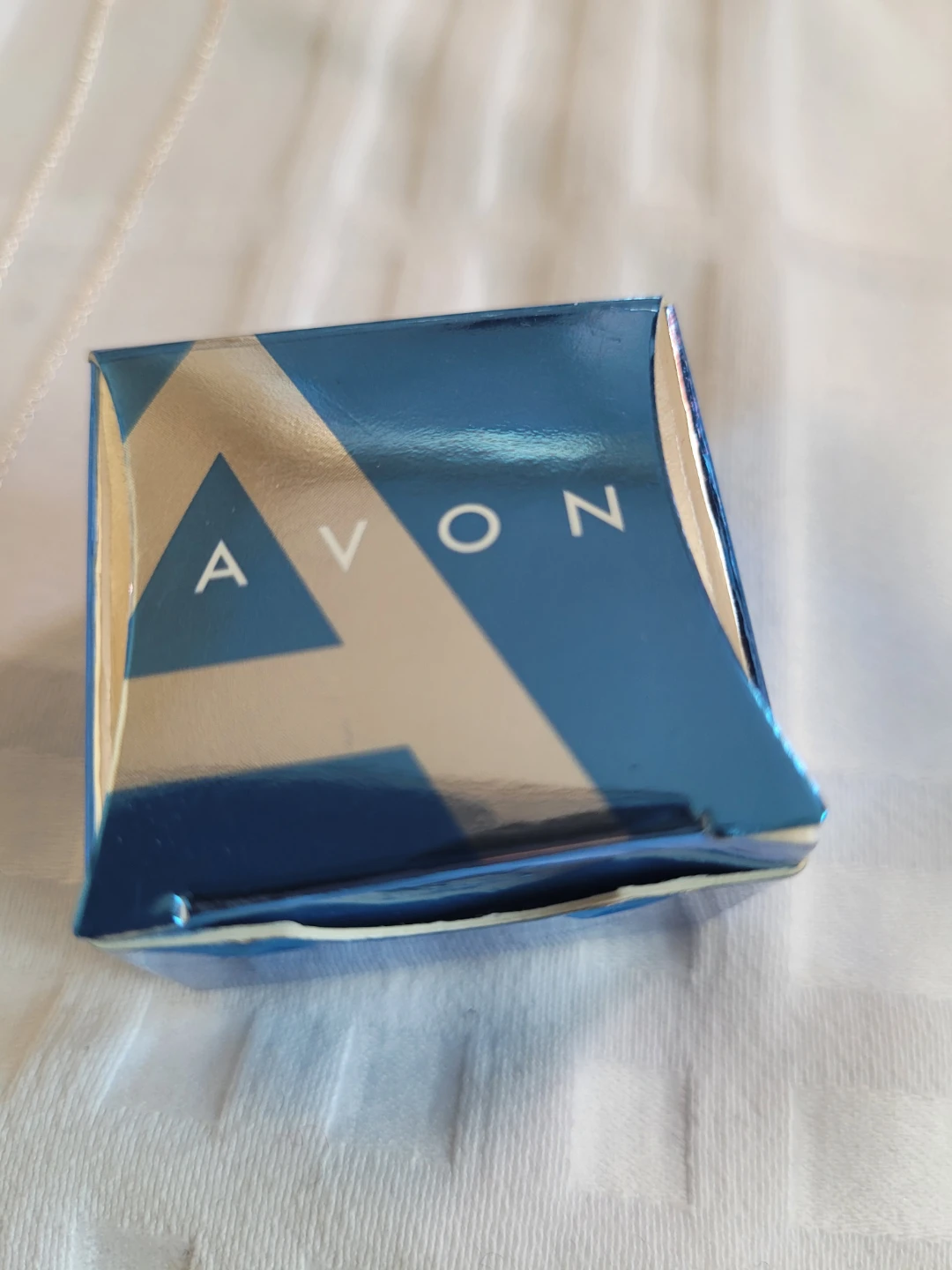 Avon Circle Heart Pendant Necklace in Pouch