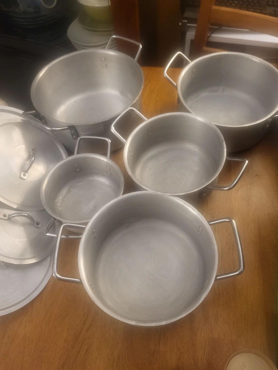 Set of 5 Aluminum Pots and Pans with Lids - photo 2