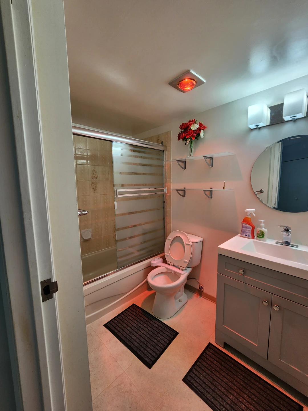 Large Furnished Room + Private Solarium – Available Aug 1 - photo 5