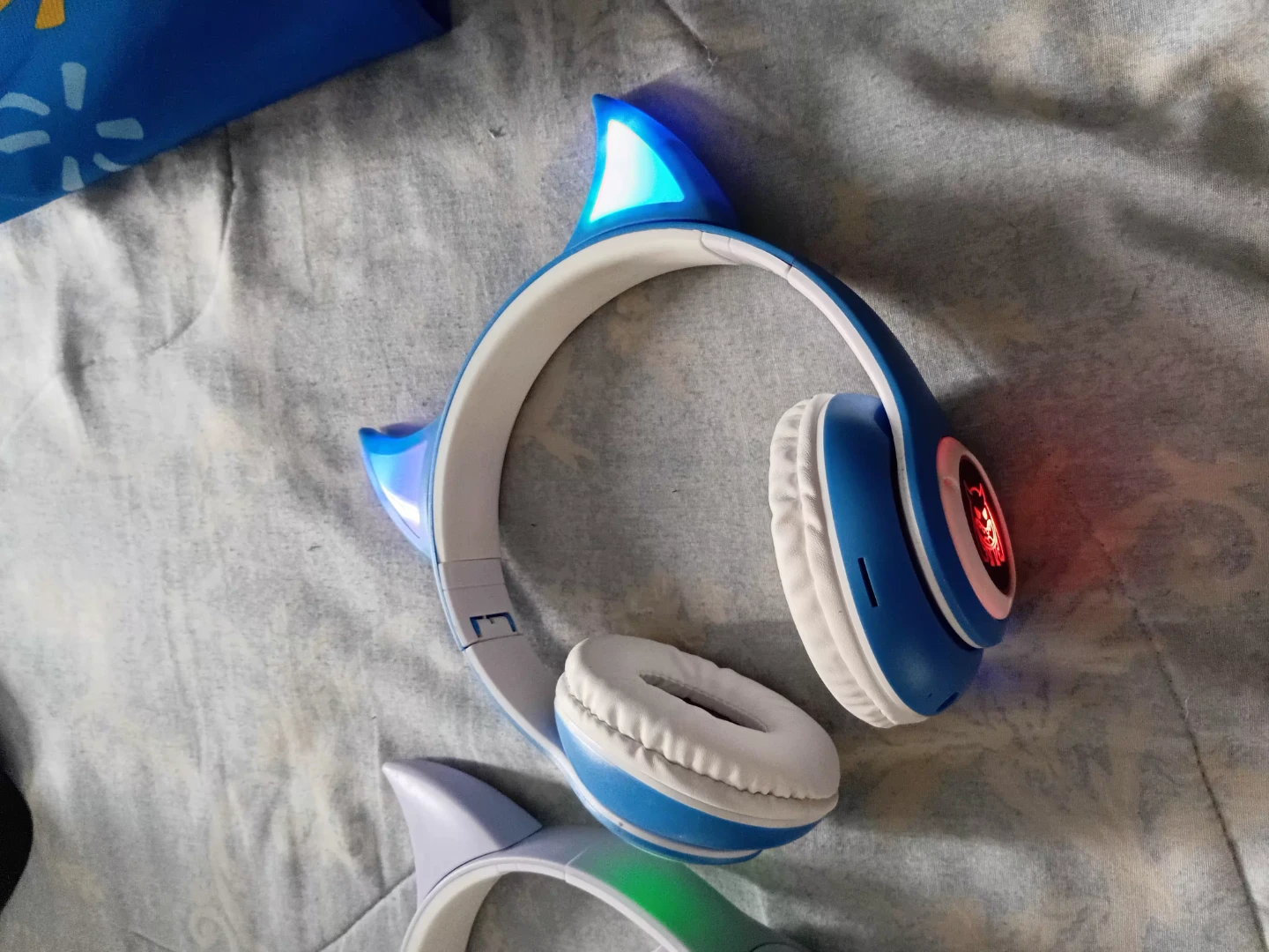 Blue & White Cat Ear Headphones with LED Lights - photo 5