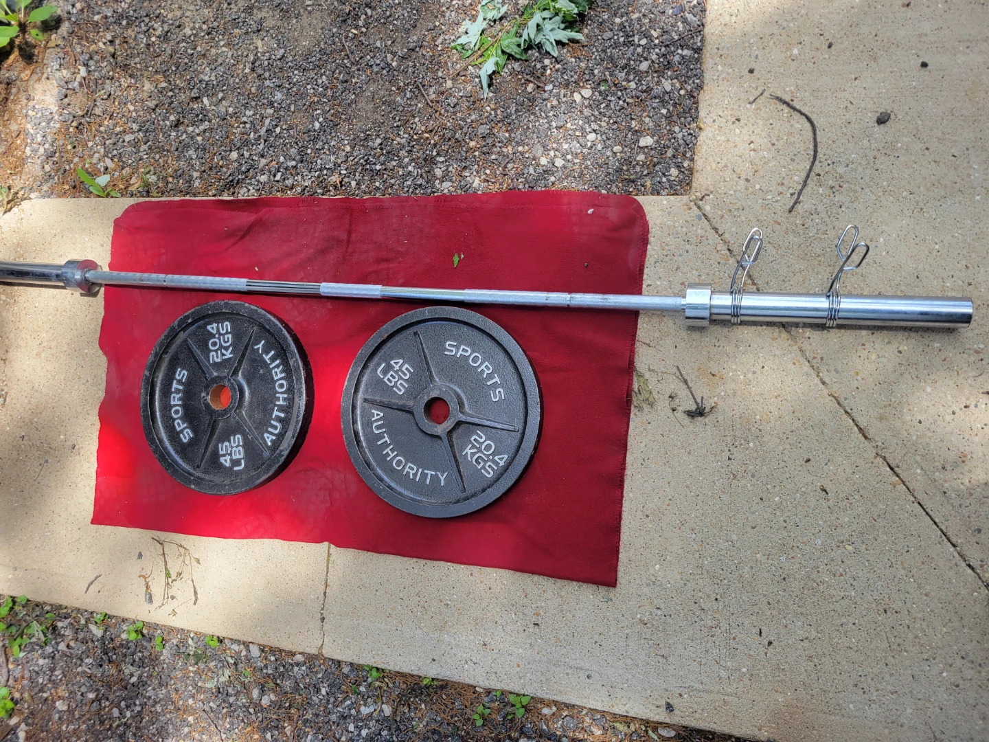 OLYMPIC 7' BAR.   90LBs  2-45s. IN GOOD CONDITION