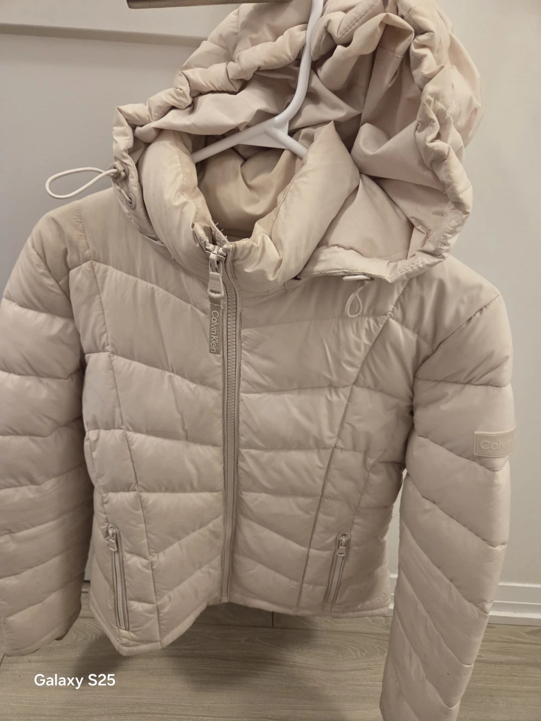 Calvin Klein Puffer Jacket with Hood - Cream - photo 2