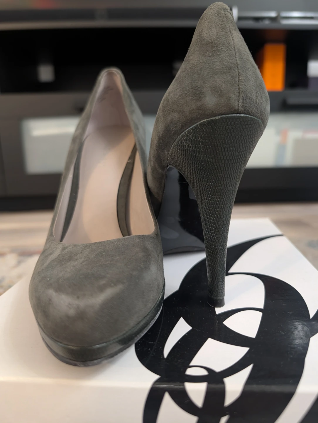 Nine West Women's 'NWRicha' Dark Green Suede Heels Size 7.5 - photo 2