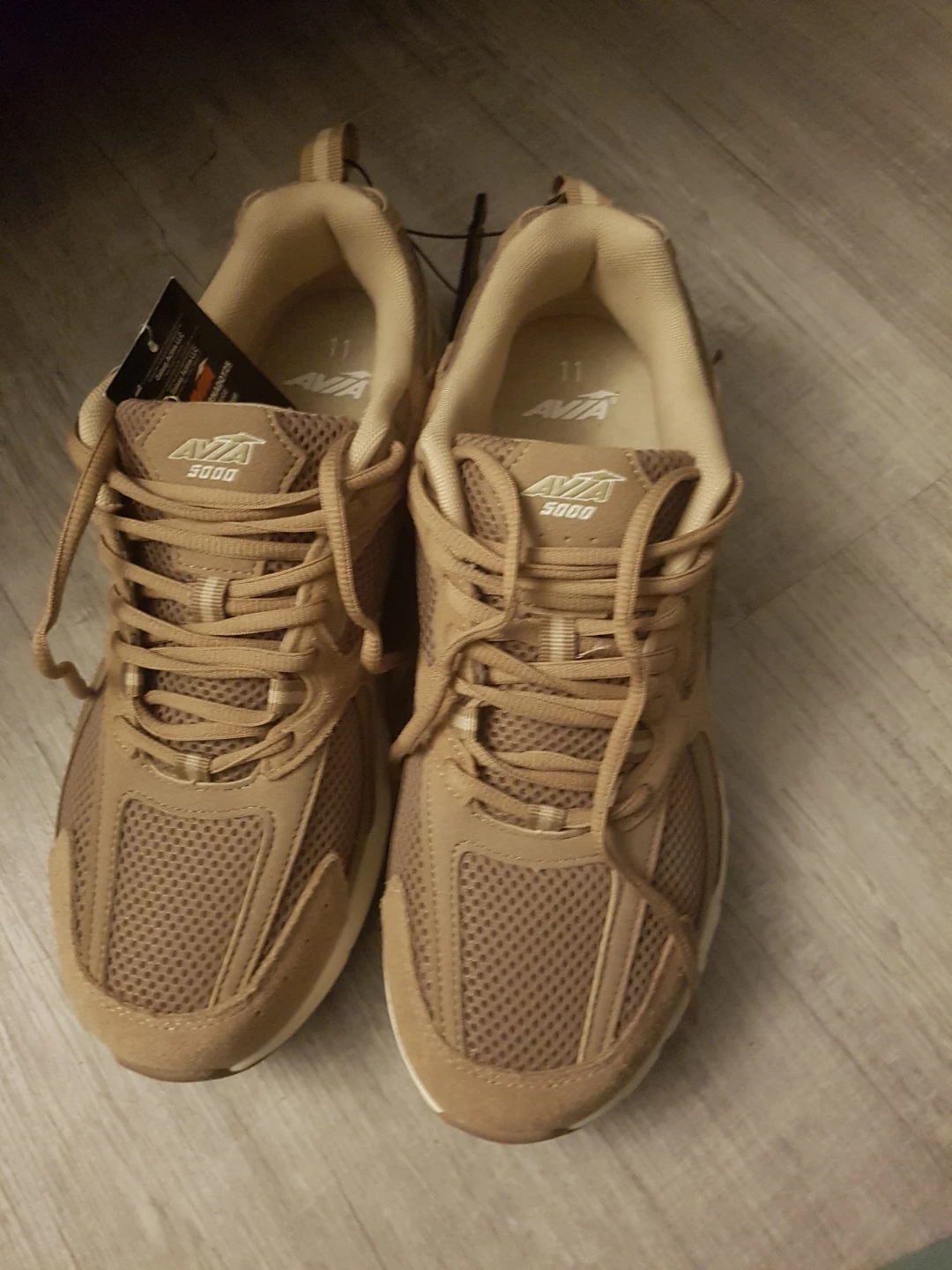 Brand new AVIA 5000 Tornado Running Shoes - Size 11