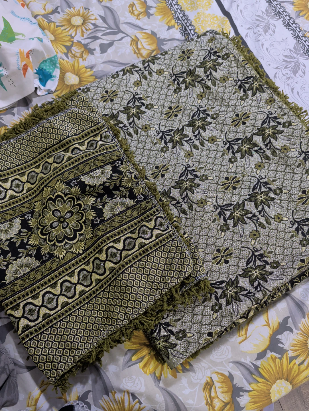 Decorative bed sheet Pillows - Set of 2