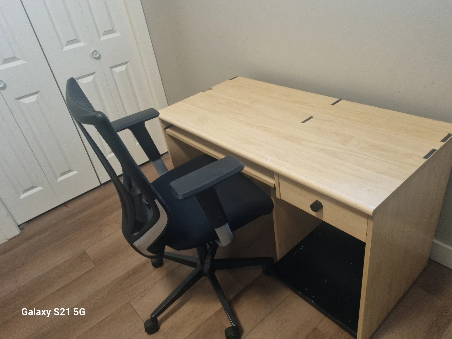 Desk + Ergonomic Chair - photo 4