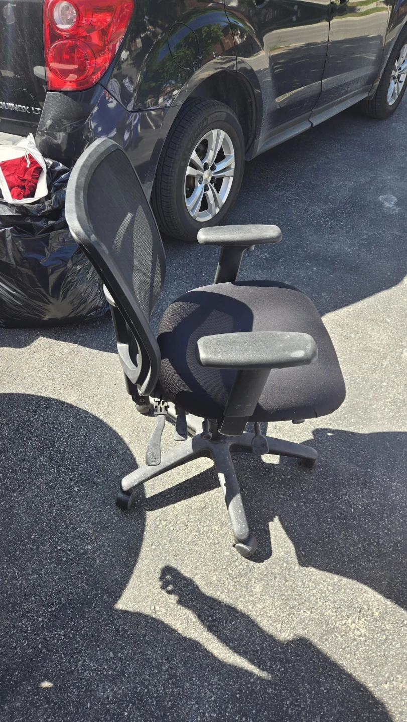 Black Mesh Office Chair - photo 3
