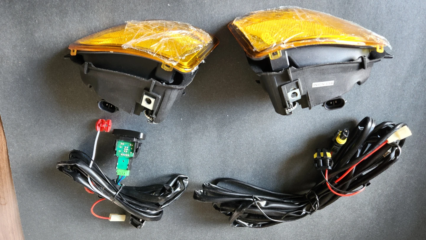 2005-07 Honda Civic Pair of Yellow Fog Lights H8 12V 35W