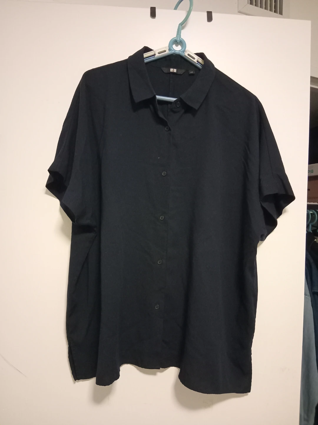 UNIQLO Black Short Sleeve Button-Up Shirt