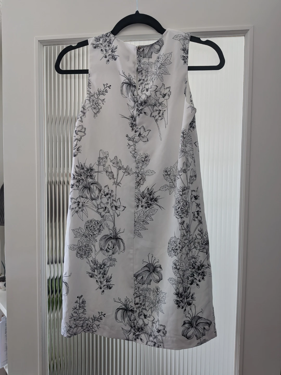 Banana Republic Petite Black and White Floral Sleeveless Dress - photo 4