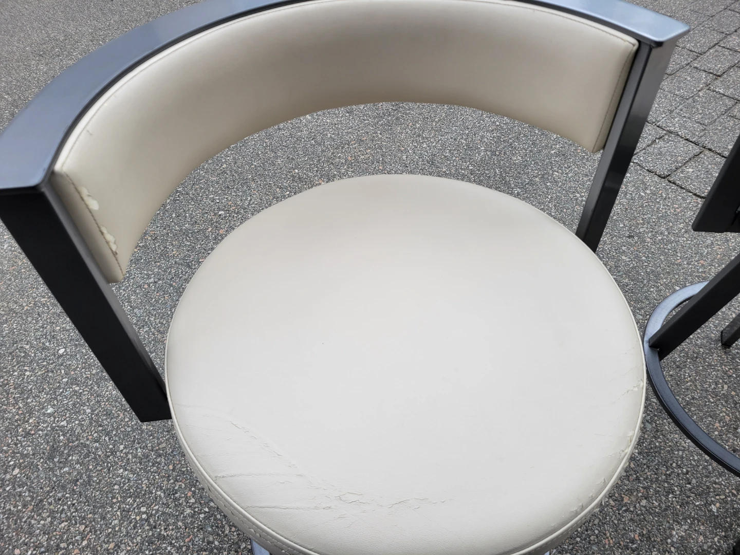 Set of 2 Bar Stools - Cream Faux Leather, Swivel. - photo 3