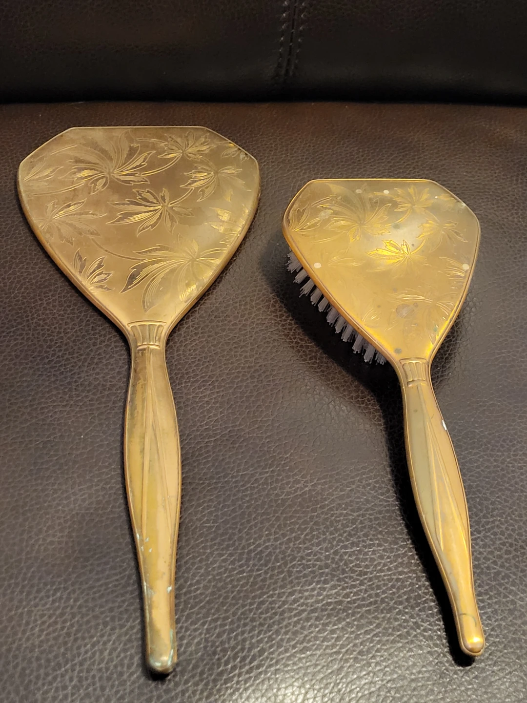 Vintage Elgin American Gold Vanity Set - Etched Leaf Pattern - photo 2