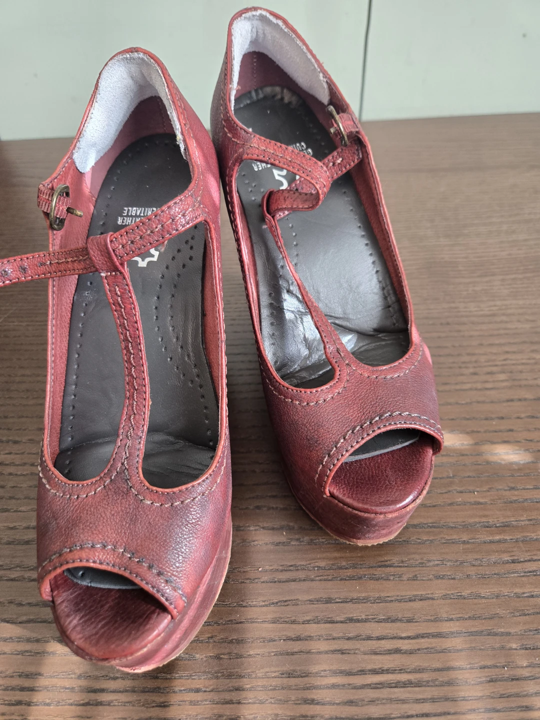 Le Château Red Leather Peep-Toe Wedge Heels - Size 7 - photo 4