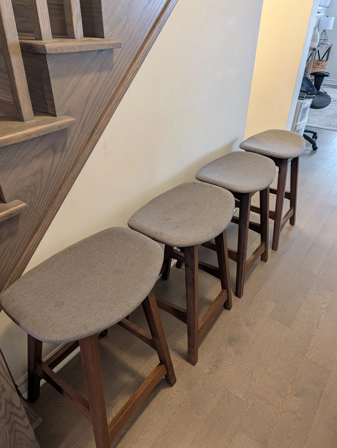 Set of 4 grey fabric saddle stools - photo 4