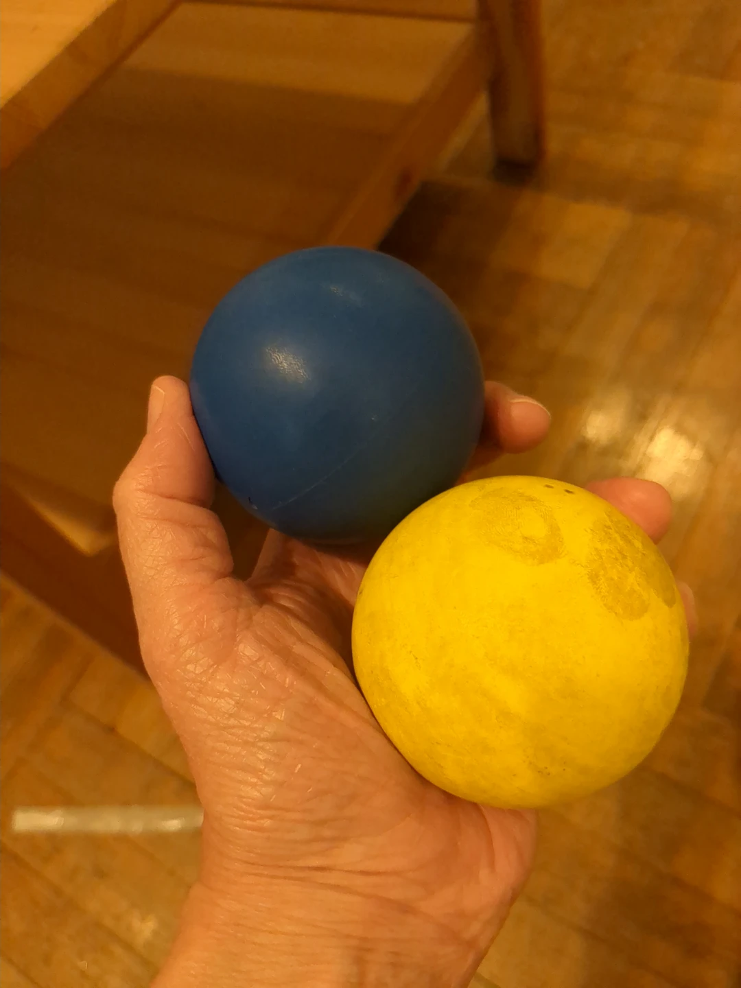 juggling balls, hand therapy, catch