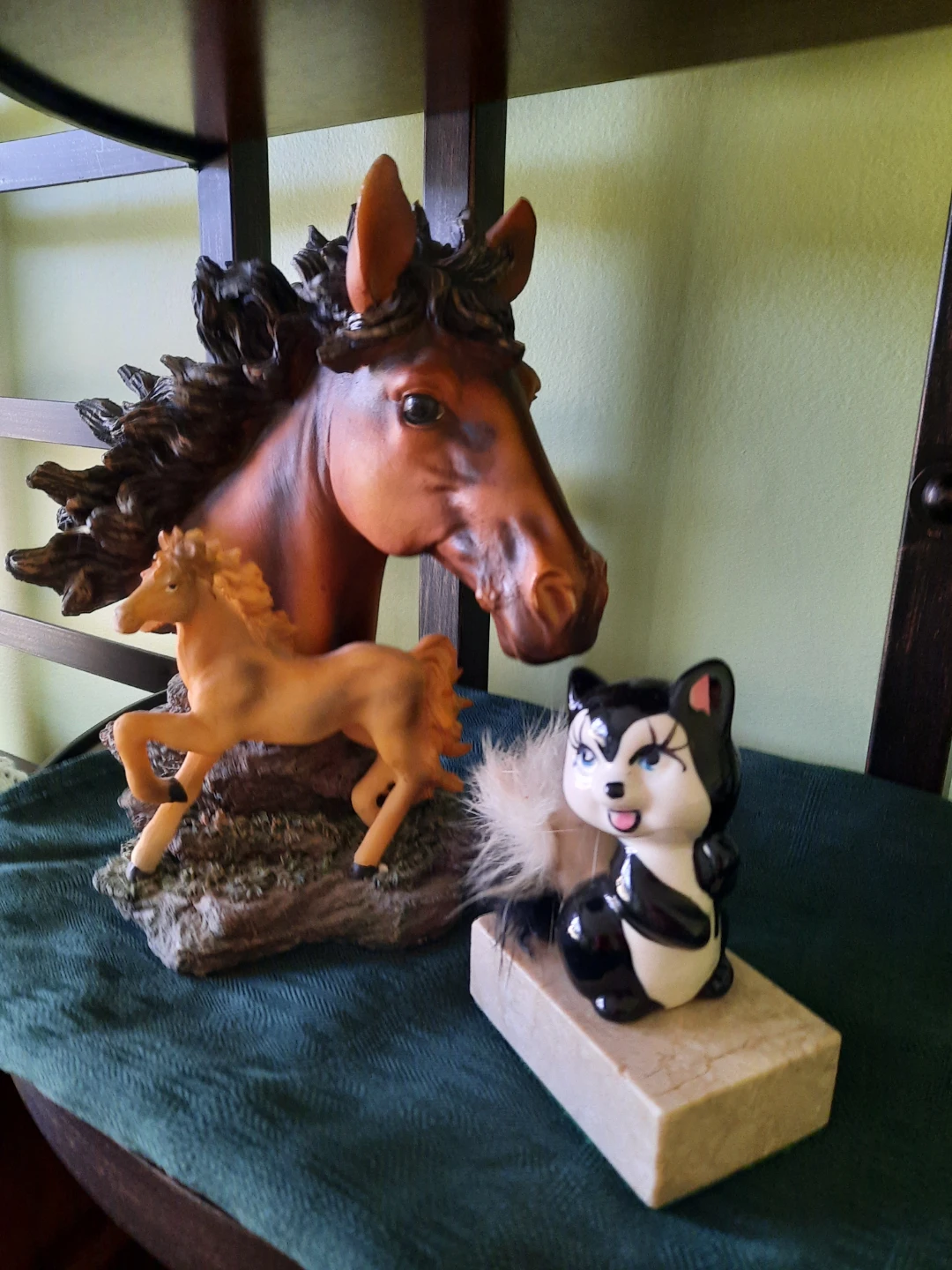 Horse and Skunk Figurines - photo 5