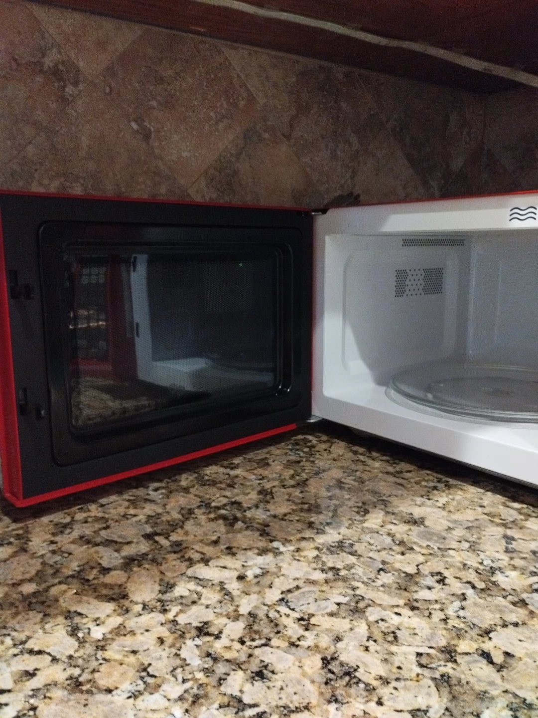Bella 900W Red Microwave Oven - photo 3
