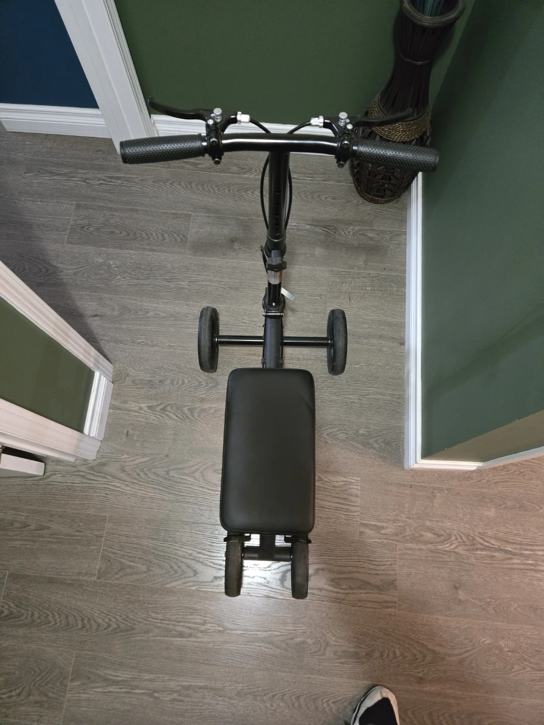Knee Rover Steerable Knee Scooter - photo 2