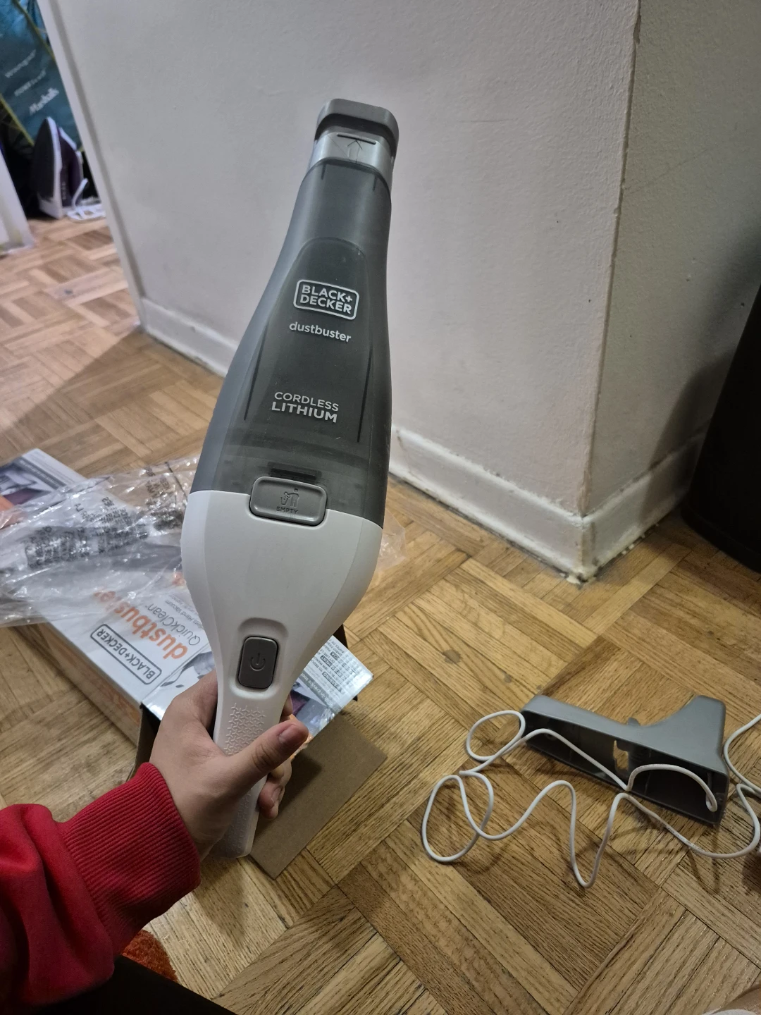 Black+Decker Dustbuster QuickClean Cordless Hand Vacuum - photo 3