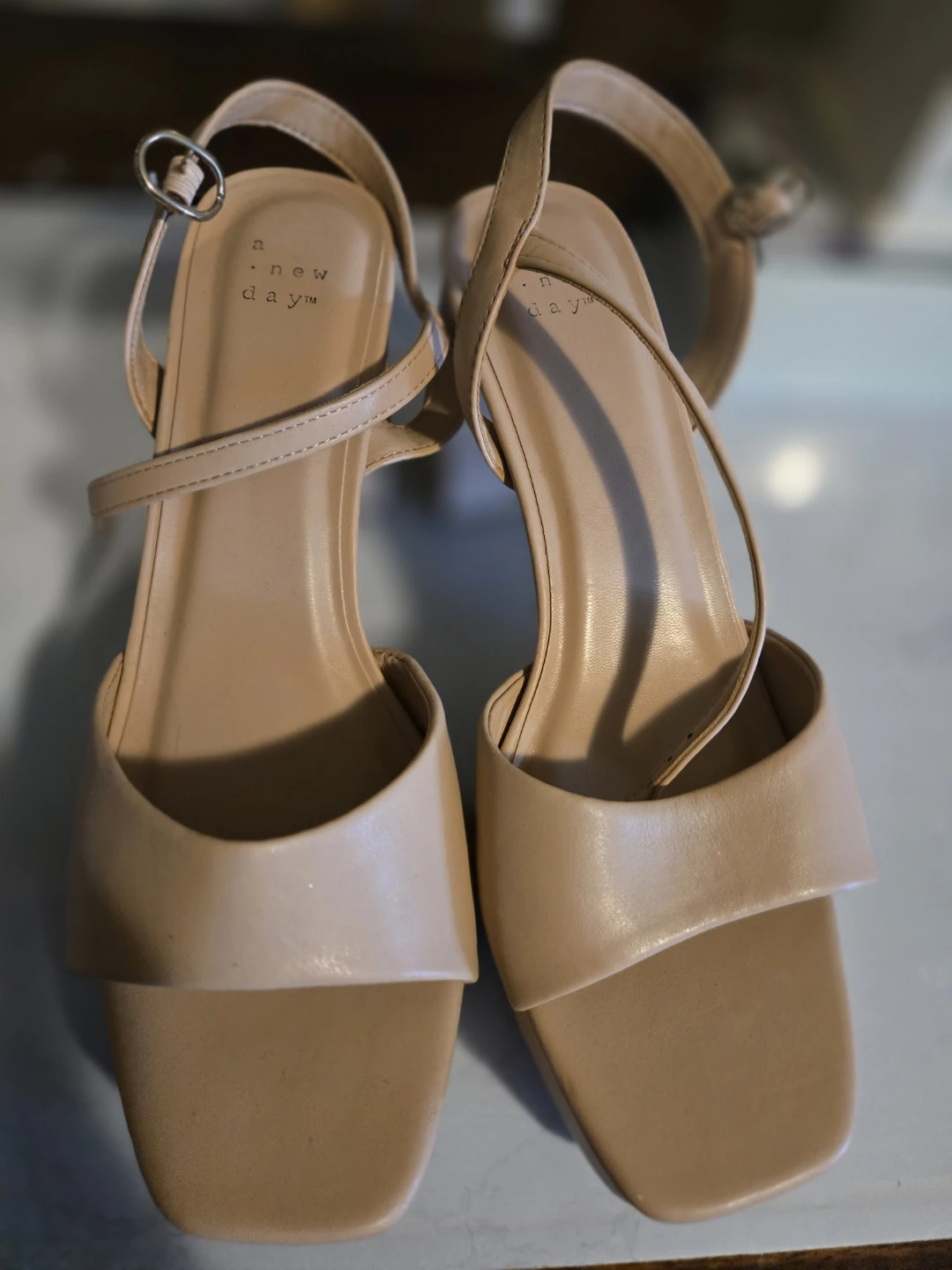 Amazon Essentials Women's Heeled Sandals - photo 2