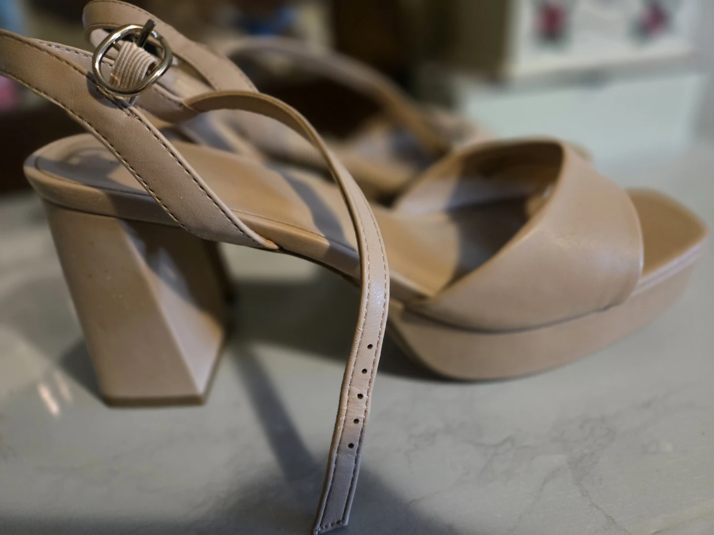 Amazon Essentials Women's Heeled Sandals - photo 3