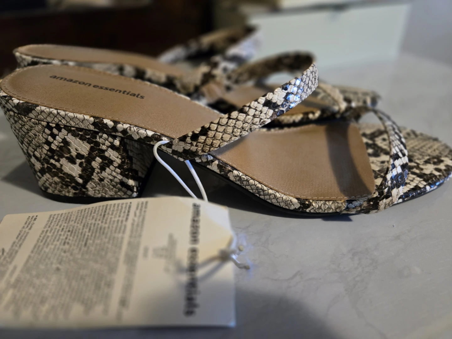 Amazon Essentials Women's Heeled Sandals - photo 5