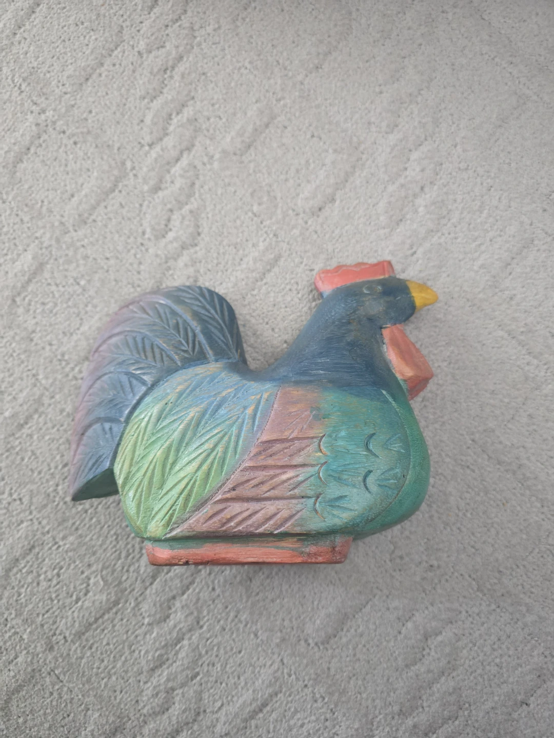 Hand-carved wooden rooster decoration Lucky