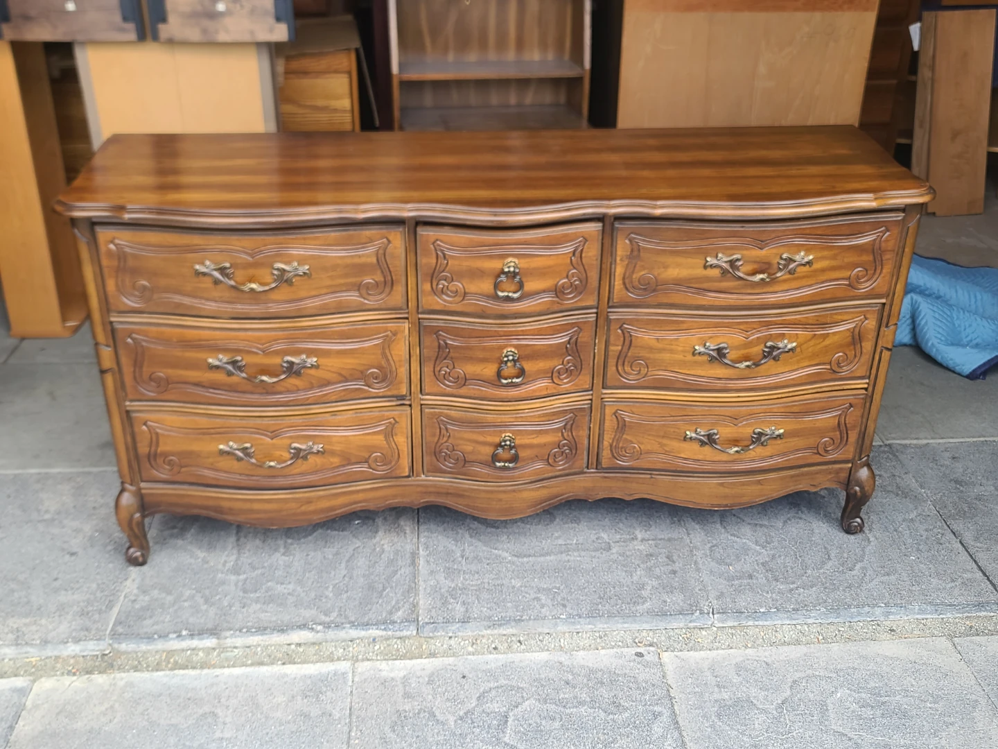 FRENCH PROVINCIAL 9 DRAWER DRESSER
